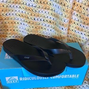 Black Reef Flip Flops sz 8